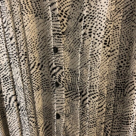 Katherine Barclay Women's Size 4 One Piece Blk/White Print Romper Shorts - Picture 8 of 10